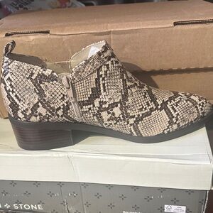 Bella Vita Beige Snakeskin Ankle Booties